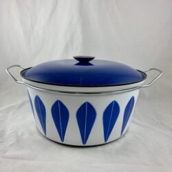 Cathrineholm Scandinavian Modern Lotus Enameled Dutch Oven